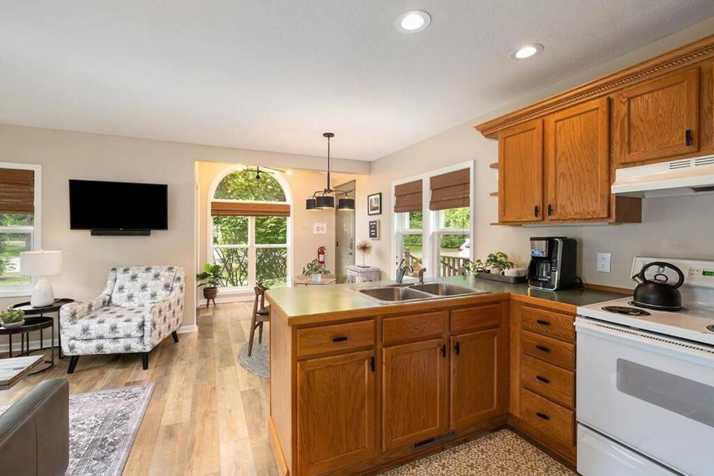 2Min Walk Downtown-Pet Friendly-Offstreet Parking Villa Saugatuck Ngoại thất bức ảnh